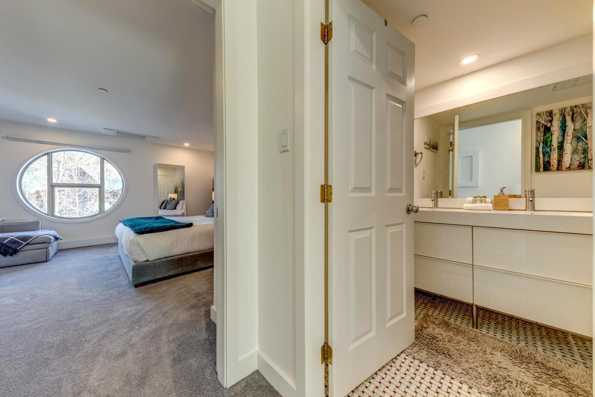 The Lookout Penthouse // A Luxe Suite In Whistler Ngoại thất bức ảnh