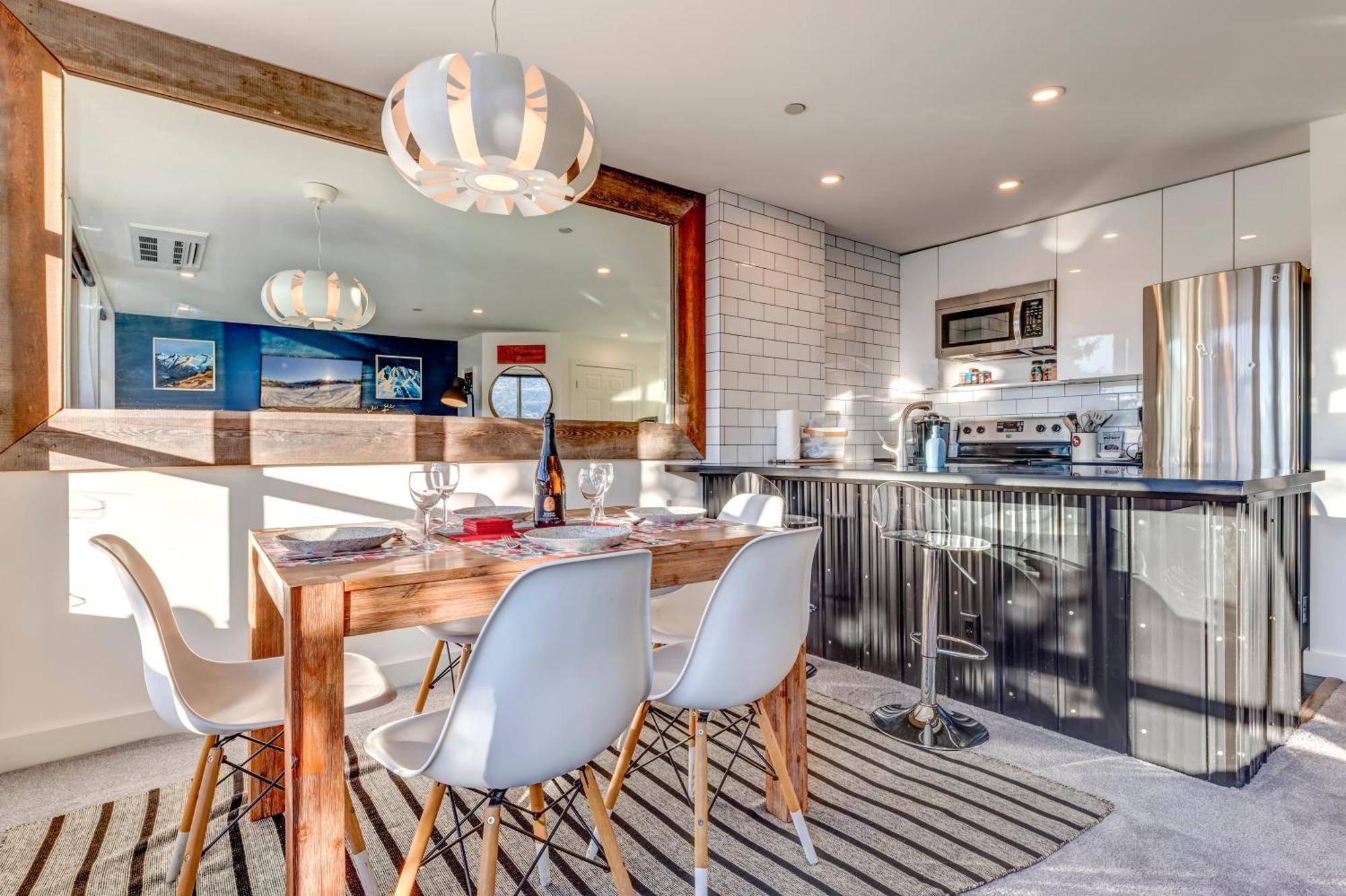 The Lookout Penthouse // A Luxe Suite In Whistler Ngoại thất bức ảnh